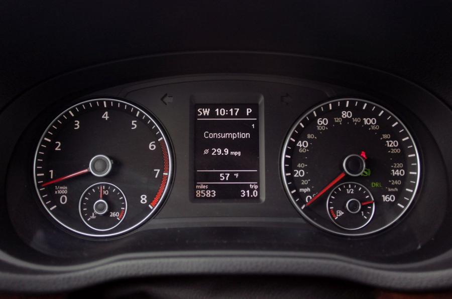  Volkswagen Passat 2.5L SEL Premium 2012 года  (фото 17 из 36)